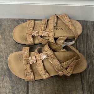 Vionic Amber sandals size 8